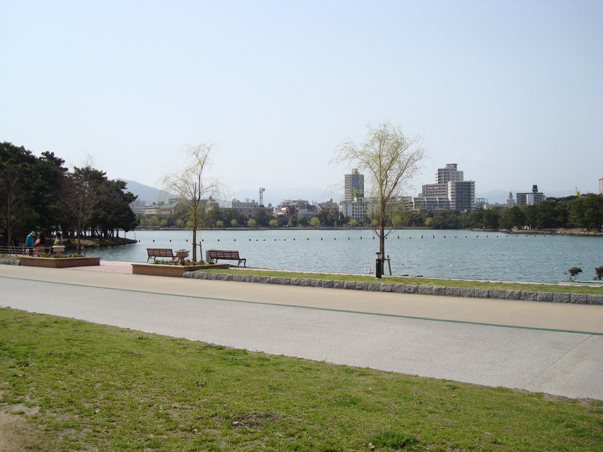 大濠公園の湖と園内風景