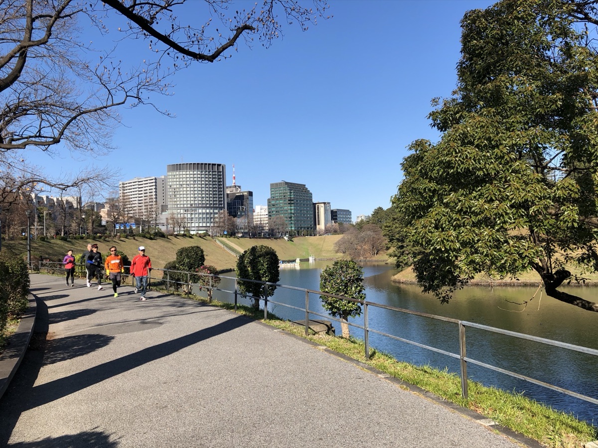 皇居外周路・桜田濠付近