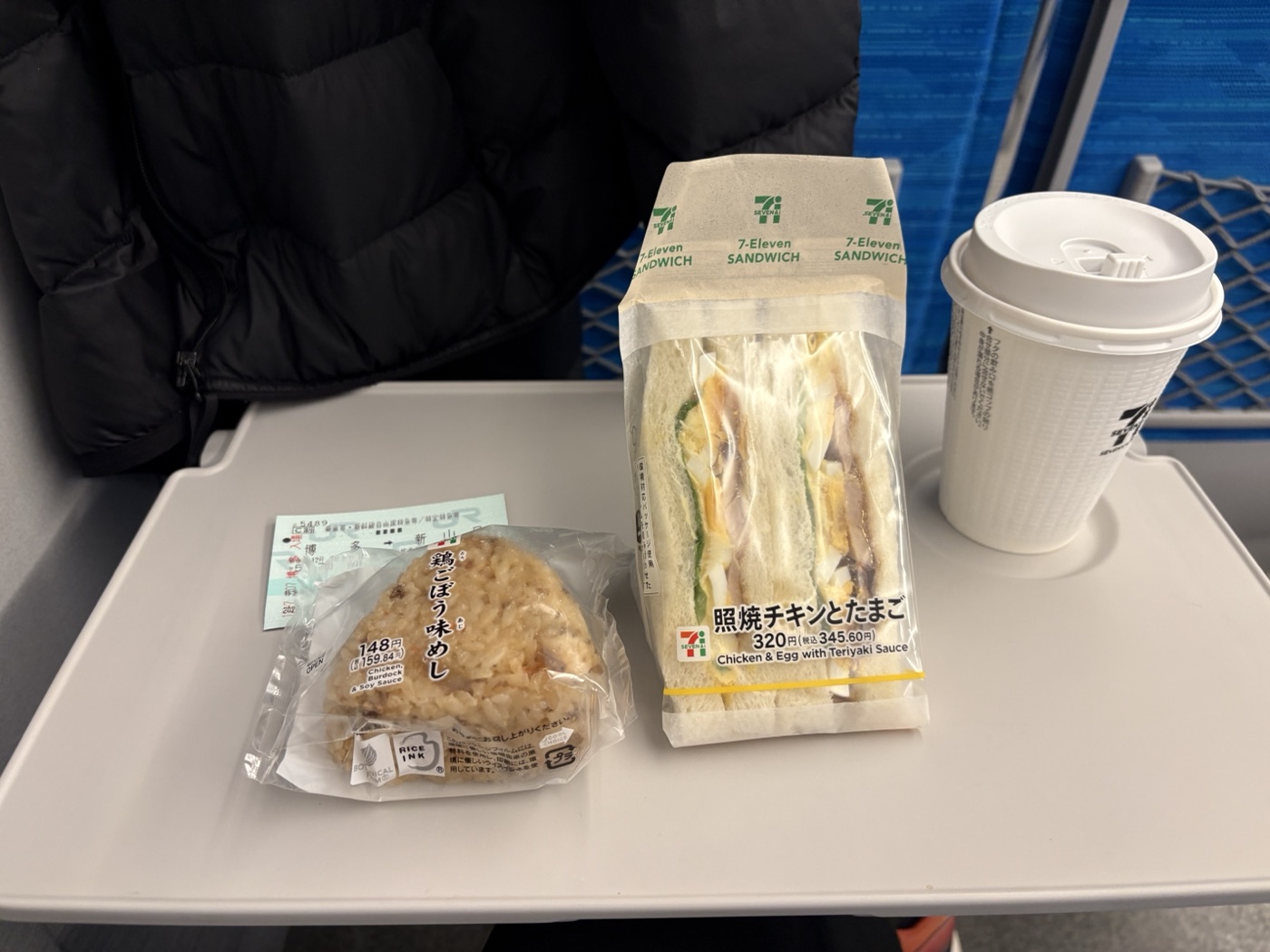 新幹線車内での朝食